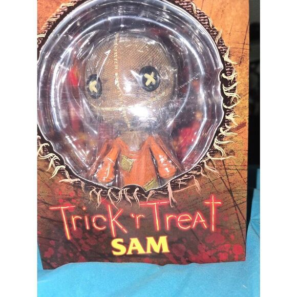 2017 Mezco Trick r Treat Sam Doll NIB